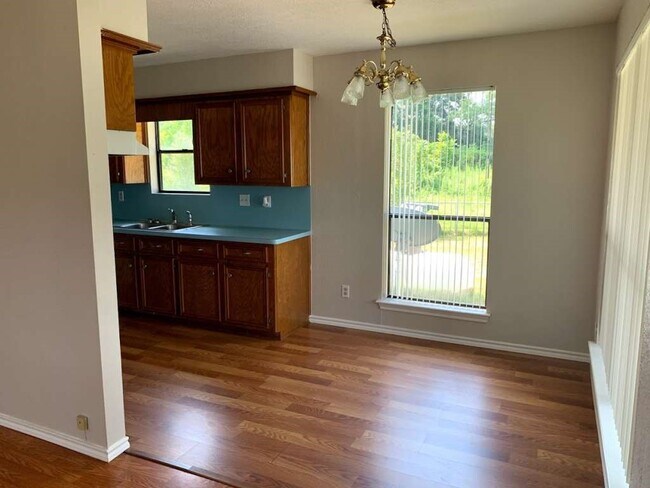 Building Photo - 62 Laurel Ct