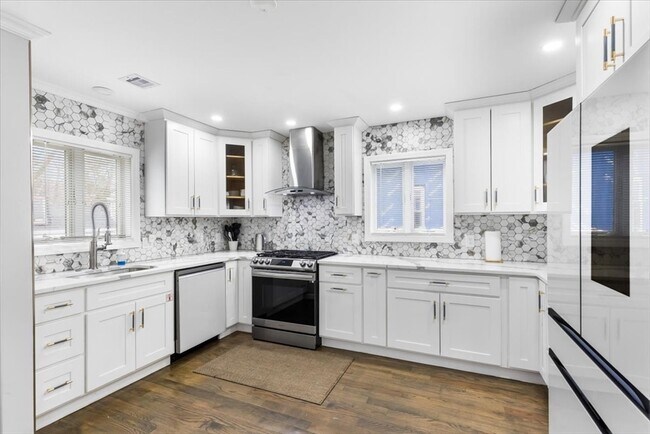 Building Photo - 77 Cedar St