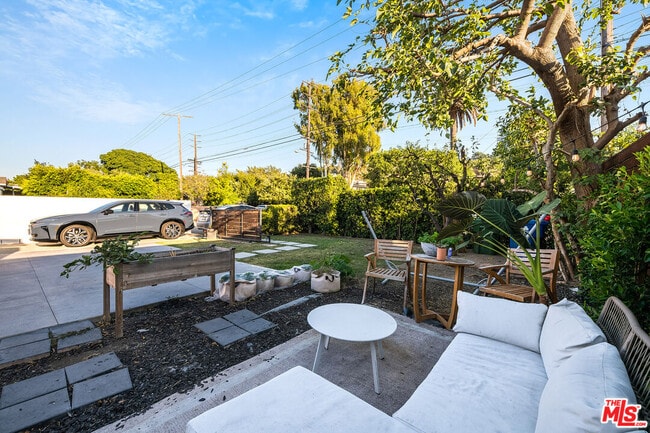 Building Photo - 1591 Yosemite Dr