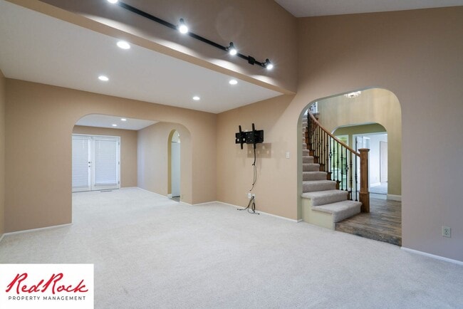 Building Photo - Spacious 5 Bedroom Home in A Quiet Communi...