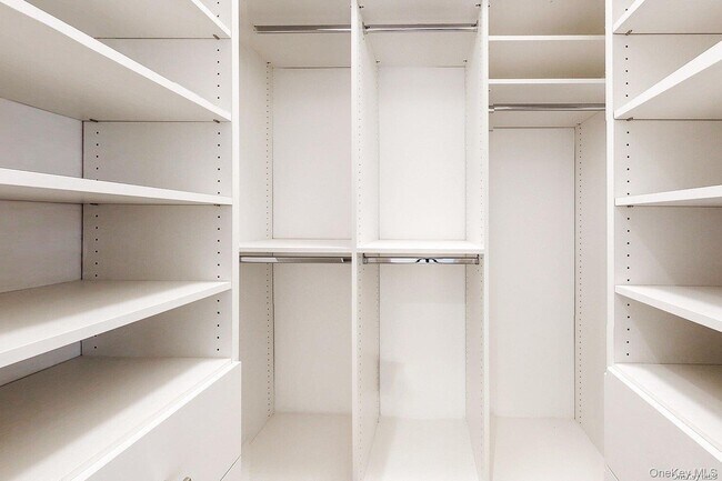 Building Photo - 641 5th Ave