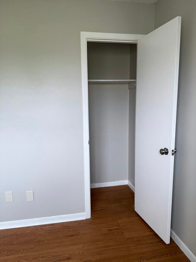 Building Photo - 1690 Hofheinz St