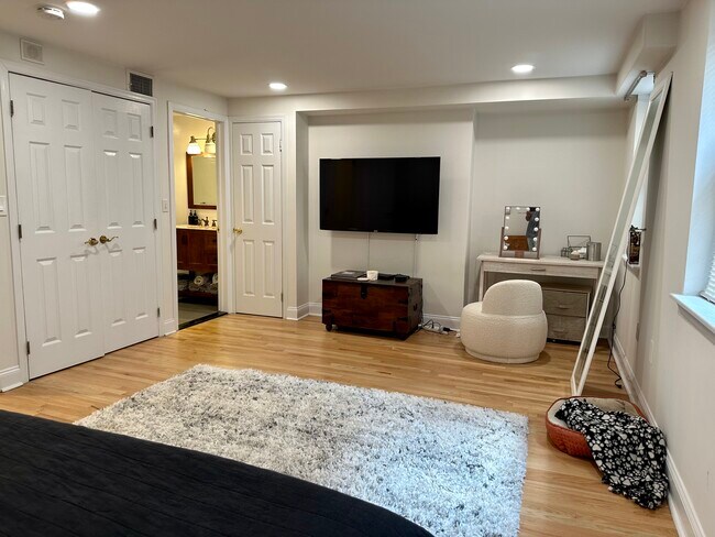 Building Photo - 139 Garden St