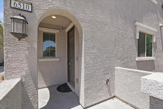 Building Photo - 6510 Silver Estates St