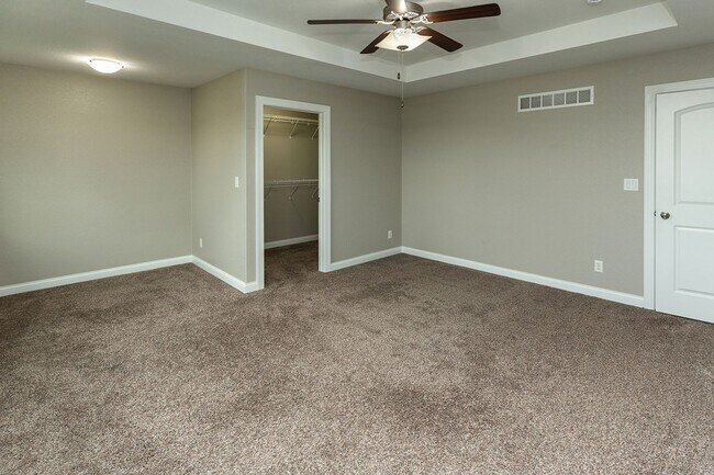 Building Photo - Perfect Single Family Home in Norwalk