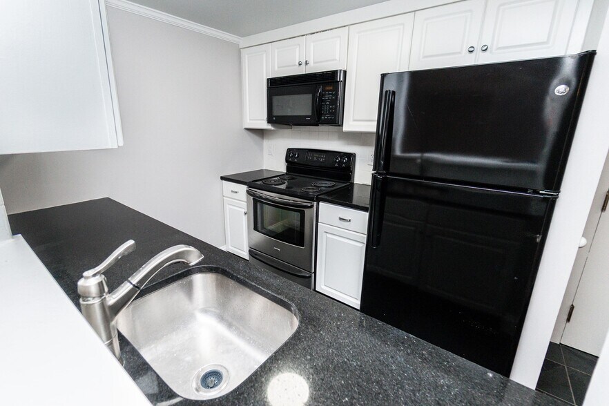 Building Photo - 1933 Commonwealth Ave