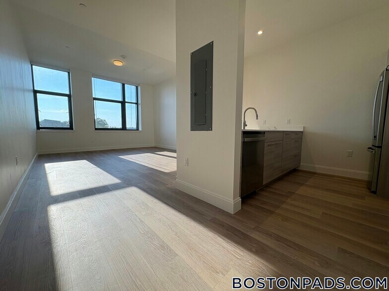 Building Photo - 1079 Commonwealth Ave