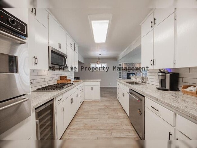 Building Photo - 1838 E Hazelwood St