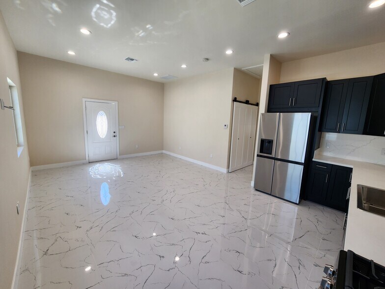 Building Photo - 10926 Olinda St