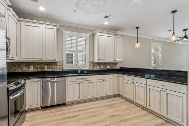 Building Photo - Coastal Luxury Townhome in Gated Amelia Island Community with Elevator & Garage
