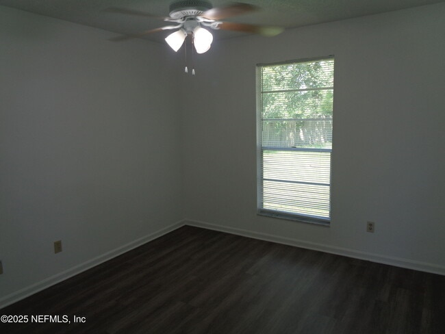 Building Photo - 812 Maplewood Ln