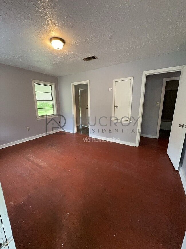 Building Photo - 2829 Comfort St