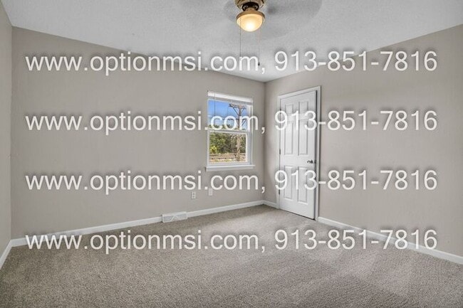 Building Photo - **Spacious 2-Bedroom Duplex in a Cul-de-Sac!**