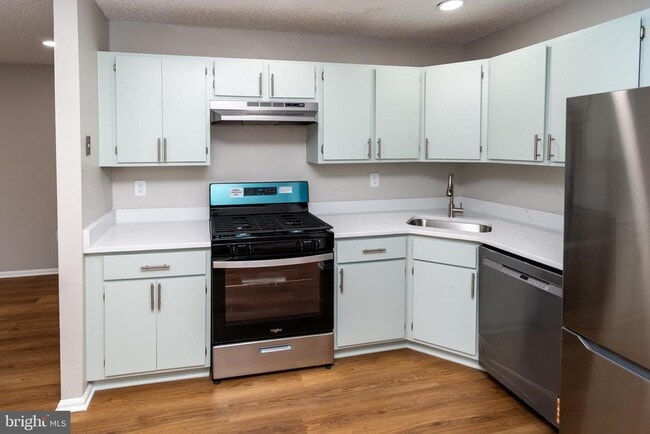 Building Photo - 69 Fisher Dr