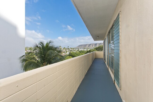 Building Photo - 3 bed, 2 bath, 1 parking in Waikiki with Diamond Head Views