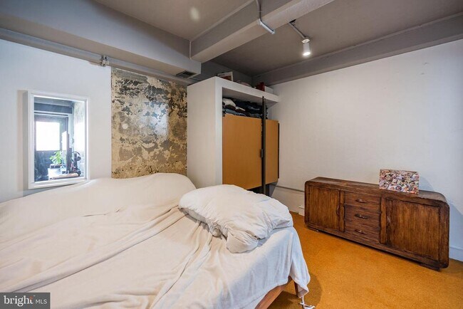 Building Photo - 144-50 W Laurel St