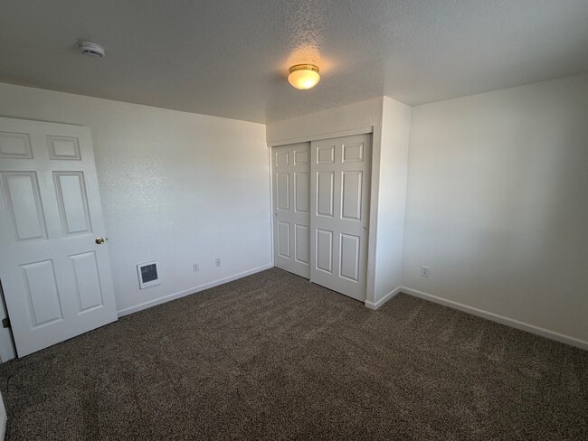 Building Photo - 4338 Ward Pl NE