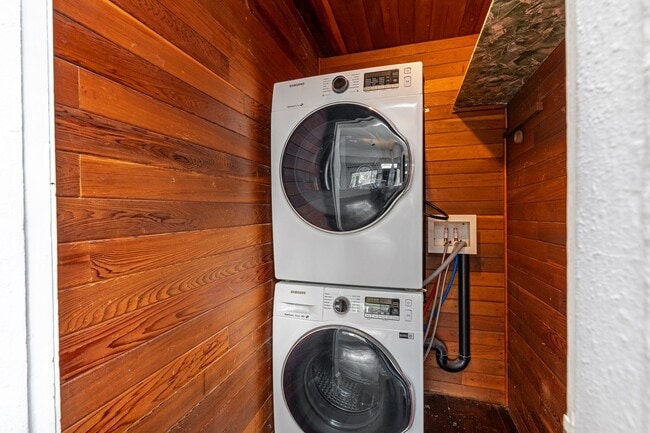 Building Photo - 5155