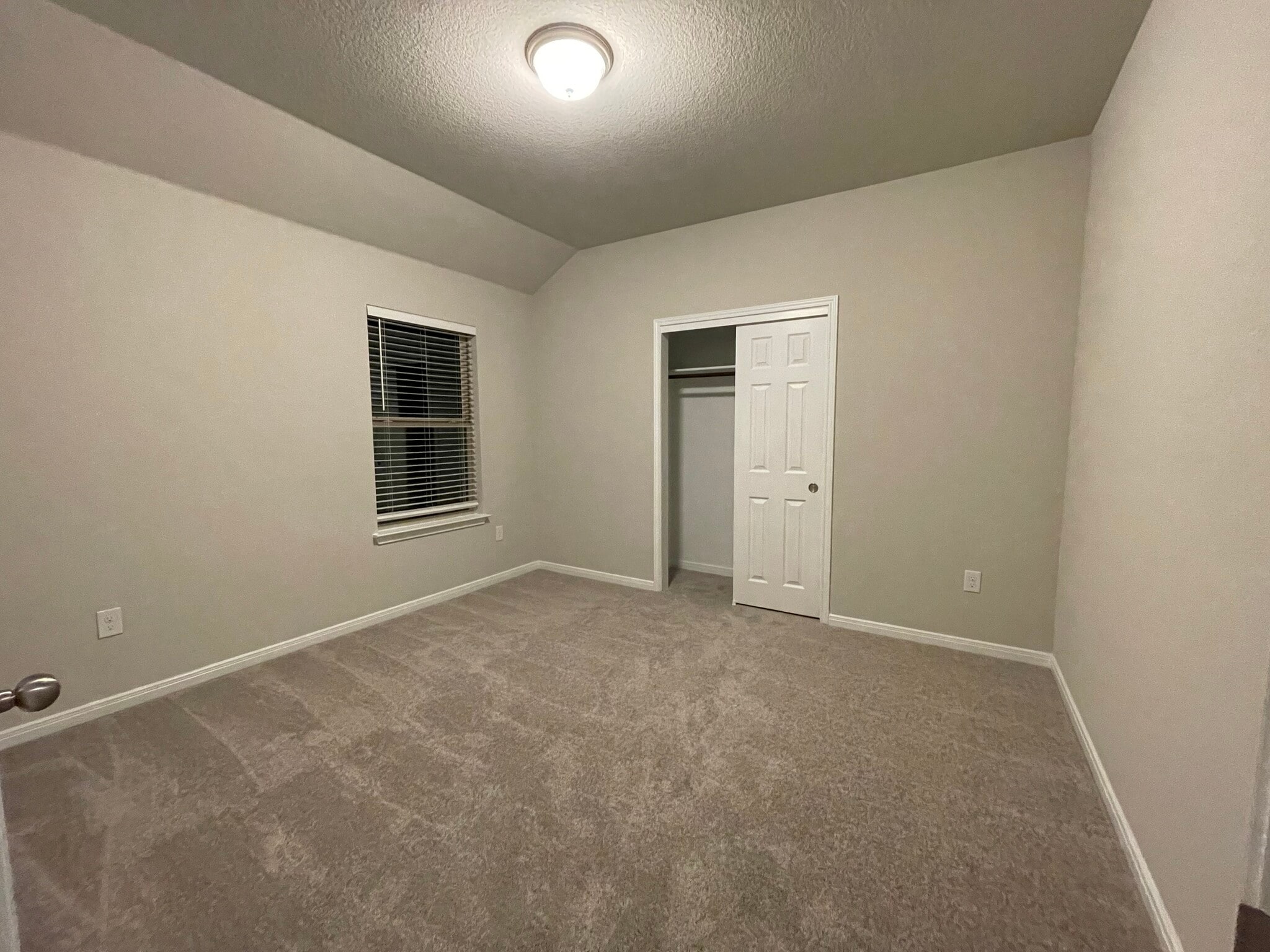 Building Photo - 300 La Joya Pass