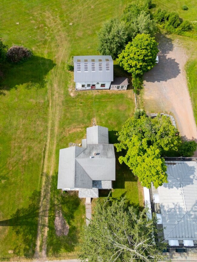 Building Photo - 1915 County Hwy 6