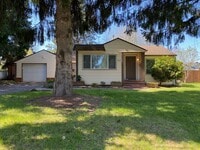 Building Photo - Beautiful Portland Bungalow 3bd/1bath, lar...