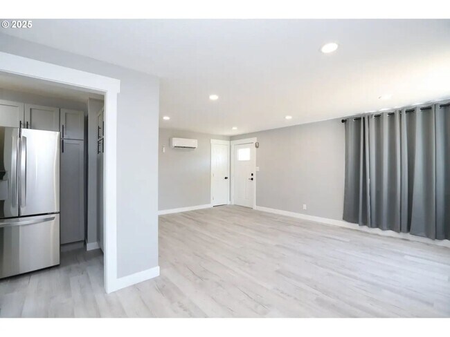 Building Photo - Royal Avenue