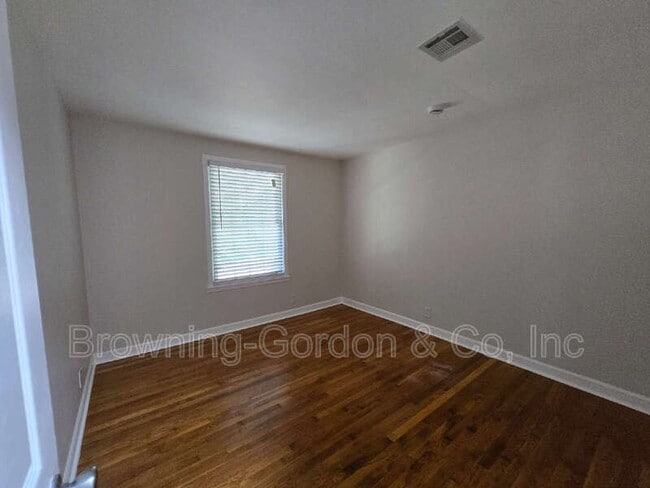Building Photo - 927 Neuhoff Ln
