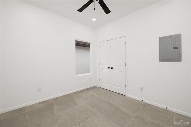 Building Photo - 3105 S Links Dr