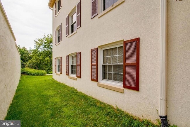 Building Photo - 5900J Kingsford Rd