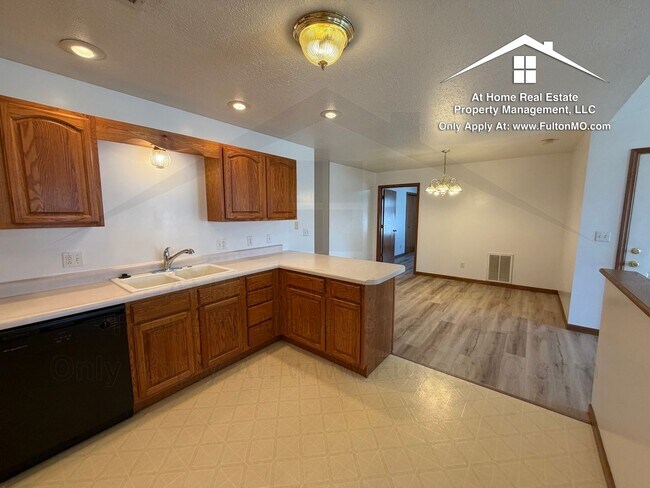 Building Photo - 1117-1119 Ashton Circle East