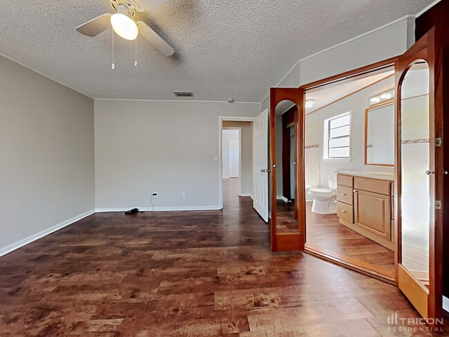 Building Photo - 705 Crimson King Trce