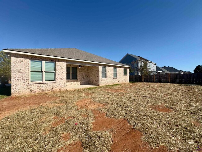 Building Photo - 111 Meyers Lake Dr