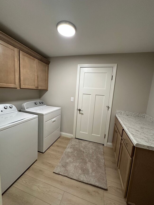 Building Photo - Spacious 4-Bedroom Single-Family Home in W...