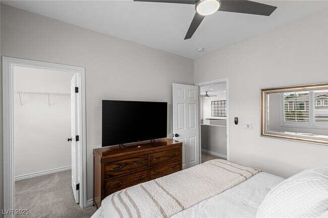 Building Photo - 275 Spectacular St