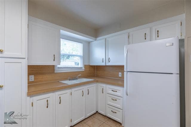 Building Photo - 1041 S Crockett Dr