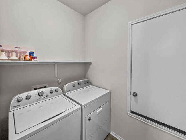 Building Photo - 595 Eves Necklace Dr.