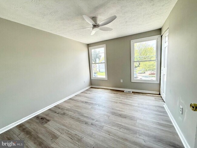 Building Photo - 2 Cinnabar Ct