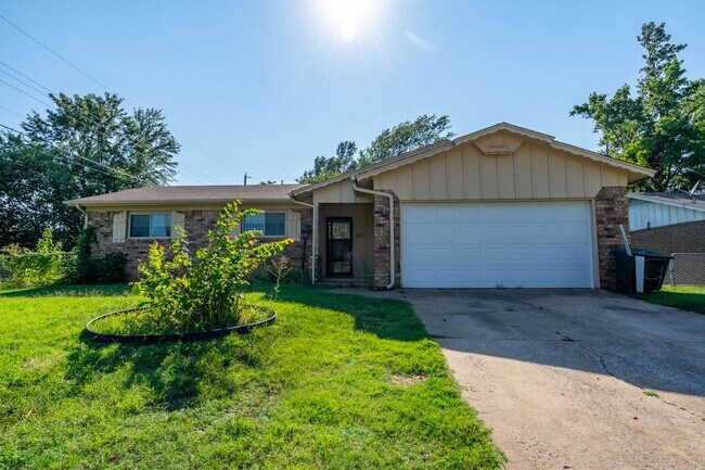 Building Photo - Stunning 3 Bed 1 Bath in amazing area