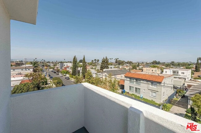 Building Photo - 2101 Burnside Ave