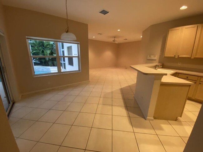 Building Photo - 15385 Whispering Willow Dr