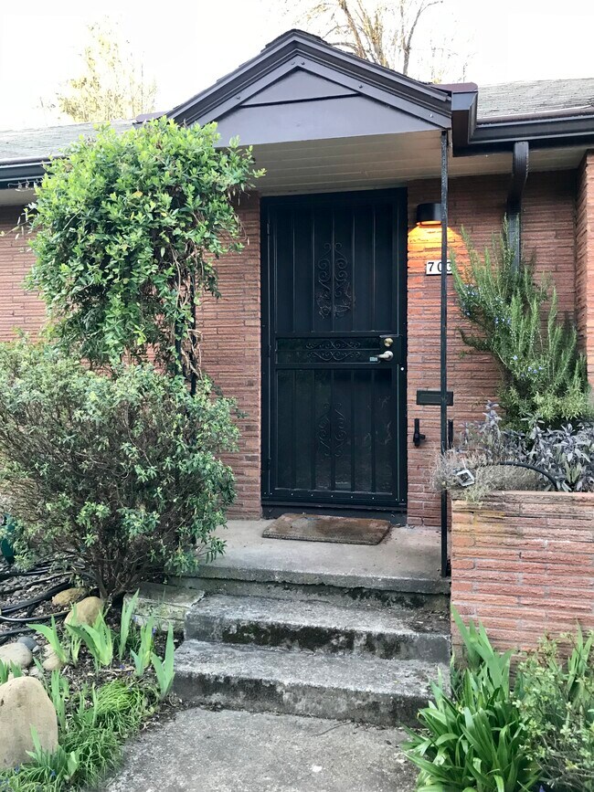 front door - 703 SE 70th Ave