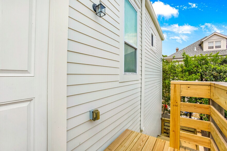 Building Photo - 5417 Danneel St