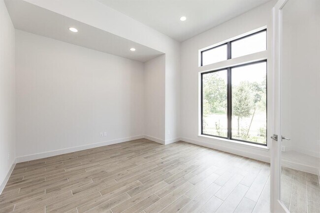Building Photo - 10902 Overlook Pt Dr