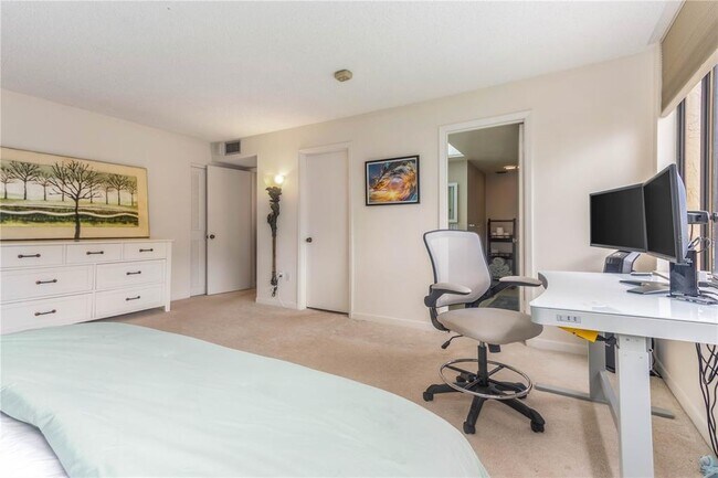 Building Photo - 700 Island Way