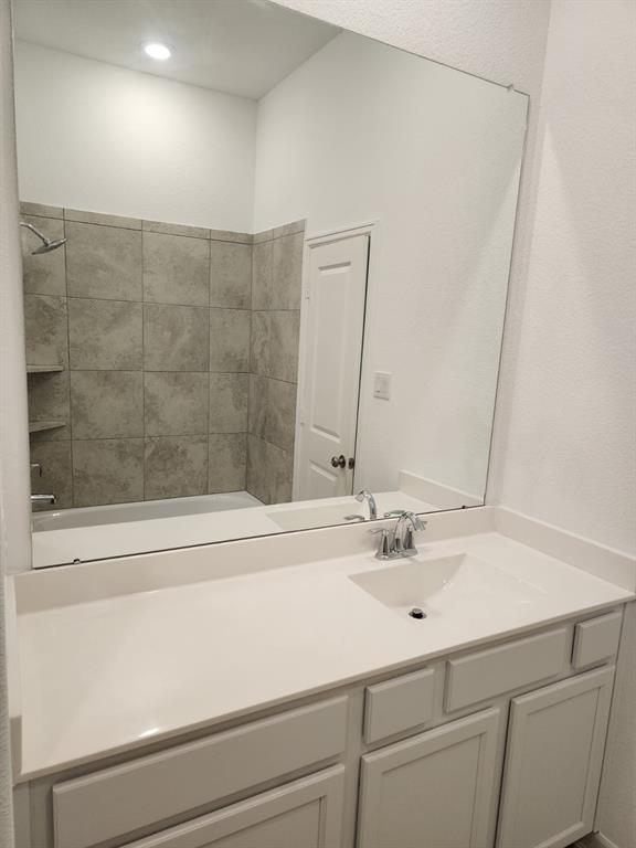 Building Photo - 5003 Twin Summit Dr