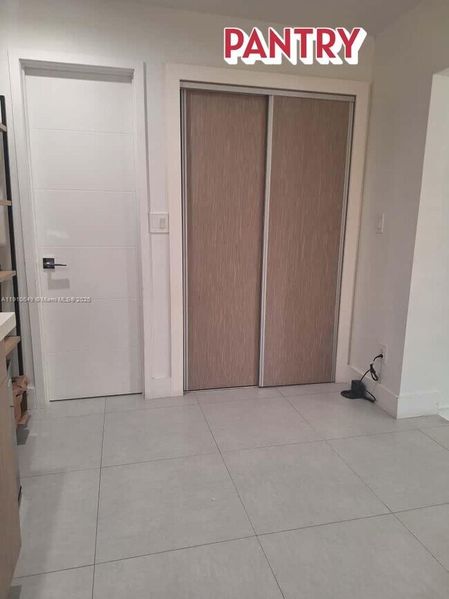 Building Photo - 13437 SW 44th Ln