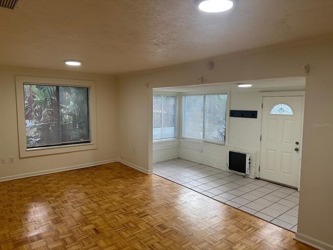 Building Photo - 424 Wildwood Way