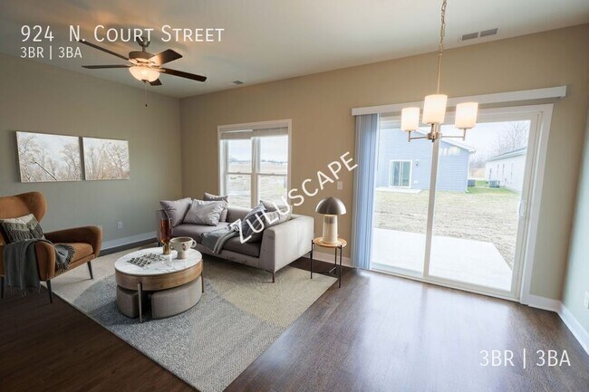 Building Photo - 924 N Ct St