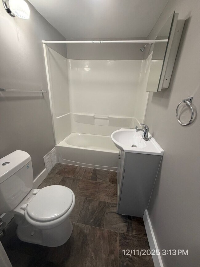 Building Photo - 2311 California Ave