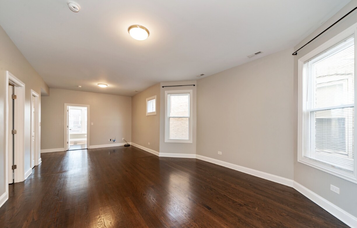 Building Photo - 2428 N Avers Ave